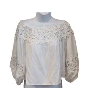 New with tags! Adorable off the shoulder, white top! Gianni Bini. Size medium!